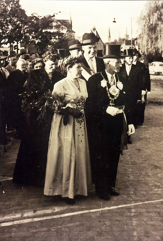 1955! König Paul Laarmanns mit seiner Königin Dora und seinem Gefolge Ferdinand und Dora Laarmanns sowie Theo und Maria Tebart!