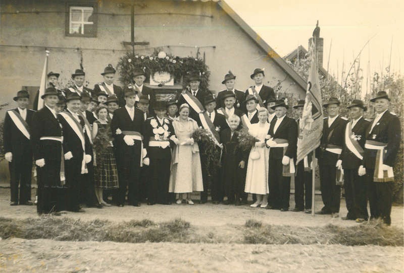 1959! König Heinrich Elbers mit seiner Königin Gertrud und seinem Gefolge Theo und Maria Tebart sowie Hermann und Greta Krebber!