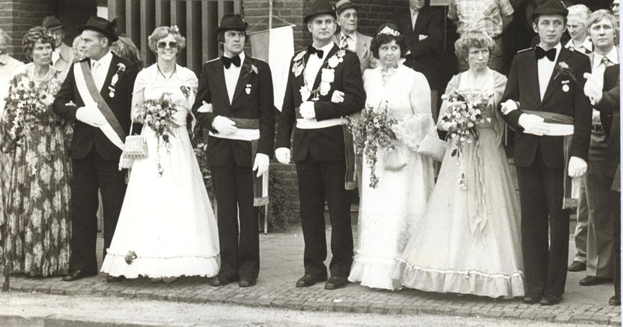 1980! König Johann Becker mit seiner Königin Elli und seinem Gefolge v. l. Heinrich und Käthe Hegmann, Erich und Franziska Waldermann sowie Henk und Henni de Kok!