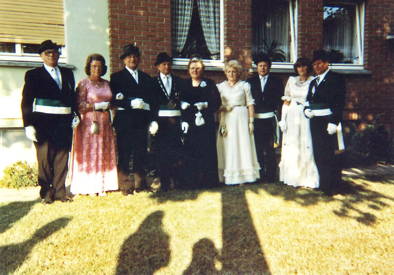 1981! König Edmund Rimatzki mit seiner Königin Lisbeth und seinem Gefolge v. L. Karl und Anni Pesch, Günter und Margret Paßgang sowie Erwin und Käthe Willemsen!