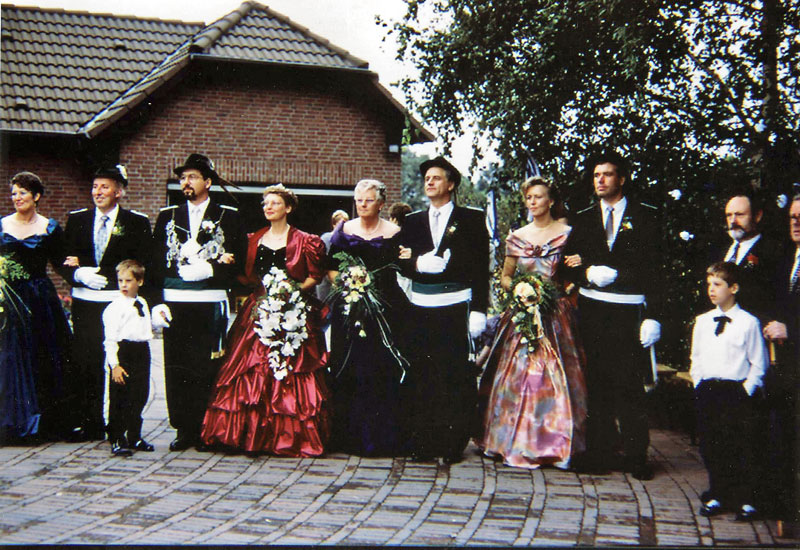 1995! König Wolfgang Dreher mit seiner Königin Helga und seinem Gefolge v. l. Theo und Maria Gesthuysen, Rudi und Marlies Kammann sowie Wigbert und Hannelore Habbel!