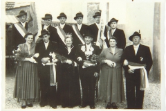 1956! König Heinrich Peters mit seiner Königin Johanna und seinem Gefolge Johannes und Gertrud Engelskirchen sowie Gerhard und Johanna Derks!