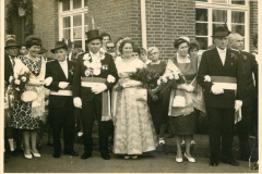 1964! König Heinrich Hegmann mit seiner Königin Käthe und seinem Gefolge Reinhard und Elisabeth Thissen sowie Josef und Elisabeth Kisters!