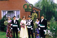 1975! König Johann Engelskirchen mit seiner Königin Gertrud und seinem Gefolge Paul und Dora Laarmanns sowie Karl-Heinz und Adelgunde Hansen!