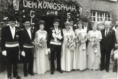 1985! König Jacob Klaaßen mit seiner Königin Frieda und seinem Gefolge Gerhard und Fine Hawix, Huibert und Maria van Beest sowie Heinz und Elisabeth Reinders!