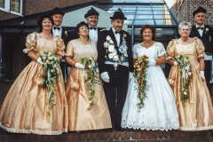 2001! König Ferdinand Bienen mit seiner Königin Erika und seinem Gefolge v. l. Gerd und Hannelie Hawix, Karl und Irmgard Tenhagen sowie Rudi und Marlies Kammann!