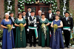 2004! König Theo Müser mit seiner Königin Sigrid und seinem Gefolge v. l. Heinrich und Käthe Hegmann, Norbert und Renate Hawix sowie Walter und Angelika Derks!